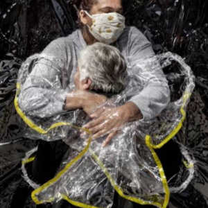 "العناق الأول" لمادس نيسن