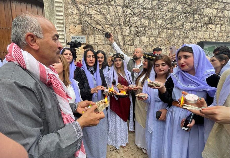 ما هو عيد الأربعاء الذي يحتفل به الايزيديون في اول اربعاء من شهر نيسان الشرقي؟