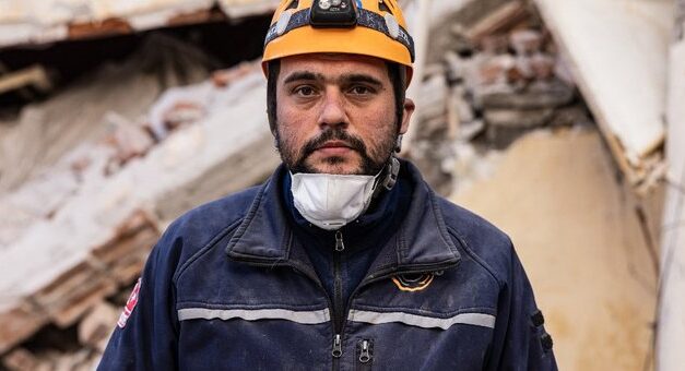 “نجونا بفضل المطر”.. 7 قصص إنسانية من زلزال تركيا وسوريا