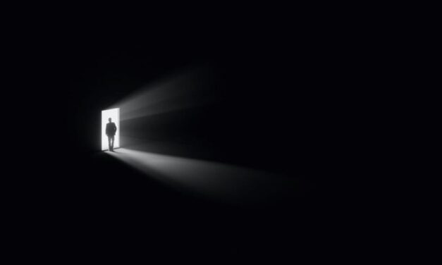 كيف تتبع مروجي المعلومات المضللة على الإنترنت؟