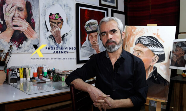 رسام سوري يوثق معاناة الحرب واللجوء عبر رسم الوجوه